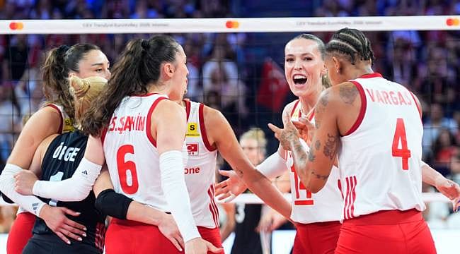 A Milli Kadın Voleybol Takımı yarı finale çıktı