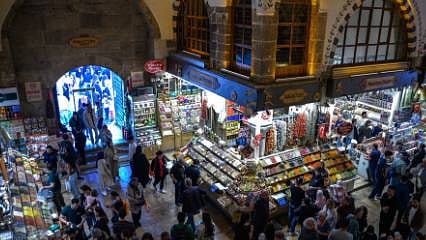 İstanbul ekonomisinin 400 yıllık kalbi: Mısır Çarşısı günde 60 bin kişiyi ağırlıyor! İşte İstanbul'un tarihi fuar alanı