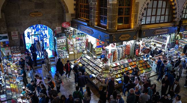 İstanbul ekonomisinin 400 yıllık kalbi: Mısır Çarşısı günde 60 bin kişiyi ağırlıyor! İşte İstanbul'un tarihi fuar alanı