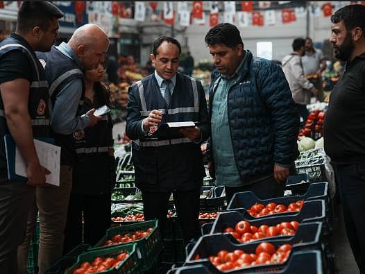 Bakanlıktan fahiş fiyata geçit yok: Kurban Bayramı öncesi bilet ve gıda fiyatları denetleniyor
