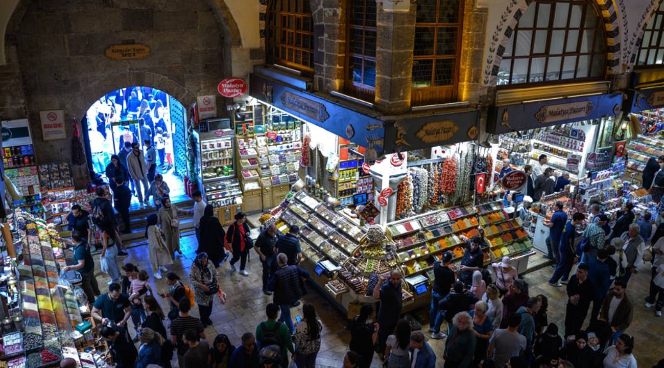 İstanbul'un 400 yıllık kalbi: Mısır Çarşısı günde 60 bin ziyaretçi ağırlıyor