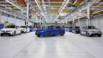 BMW’nin elektrikli dönüşümünde dev adım: Erken sipariş rekoru üretimi hızlandırdı! Yeni BMW i3 Münih’te banttan indi