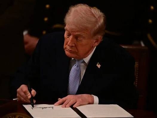 Trump Rusya'ya yönelik yaptırımlar içeren tasarıyı imzaladı