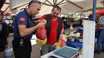 Detaylar: Sivas’ta pazarcı esnafı gramaj sınavını başarıyla geçti