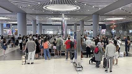 Detaylar: İstanbul'daki havalimanlarında tatil yoğunluğu başladı