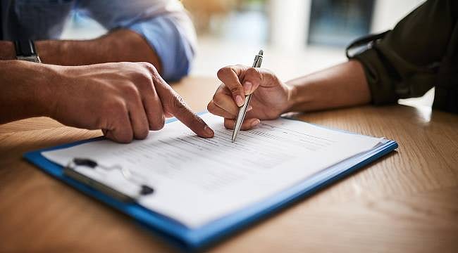 Yargıtay'dan milyonlarca çalışanı ilgilendiren emsal karar: İş sözleşmesinin her sayfasını imzalamak şart değil