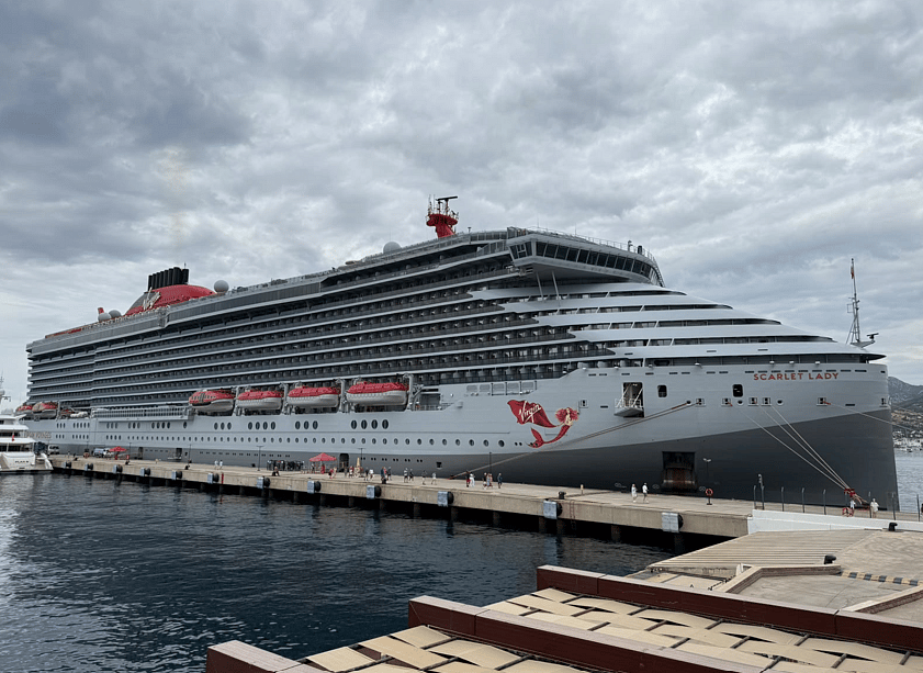 'Scarlet Lady' Bodrum’a demirledı: 2 bin 560 turist geldi-1