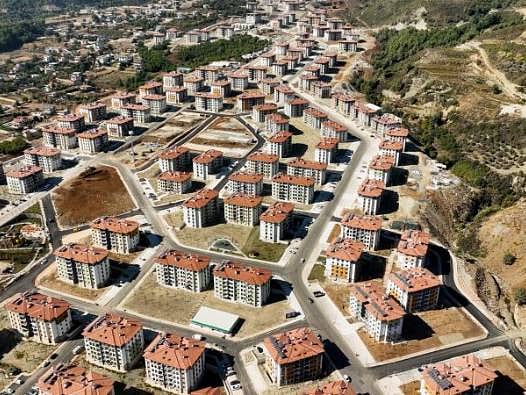 Saatte 23, günde 550 konut: Rus medyası Türkiye'nin deprem sonrası yeniden inşa başarısını yazdı