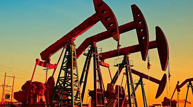 Hürmüz Boğazı'nda kapanma sürüyor: ABD petrol fiyat tahminlerini yükseltti! Brent petrol tahmini 95 doların üzerinde