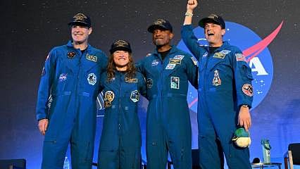 Ay yolculuğunda mutlu son: Artemis II astronotları sorunsuz bir inişle tarih yazdı