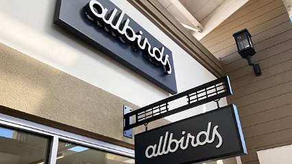 Modern bir dönüşüm hikayesi: Artık ayakkabı değil, yapay zeka satacak! Hisseleri tek günde yüzde 582 değer kazandı