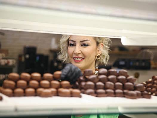 Hayalini KOSGEB ile gerçeğe dönüştürdü: Şimdi ayda 1 ton çikolata üretiyor