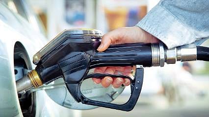 Rusya'dan akaryakıt hamlesi: 1 Nisan'dan itibaren benzin ihracatı yasaklanıyor