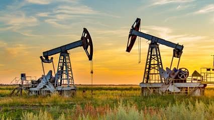 Küresel jeopolitik riskler petrolü uçurdu: Brent petrol 107 doların üzerine çıktı
