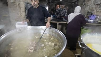 Osmanlı mirası tekke, Kudüs'te iftar sofralarına sıcak yemek hazırlıyor