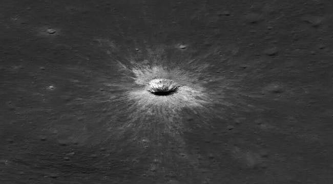 NASA'nın Ay Keşif Uydusu, Ay'da devasa krater keşfetti