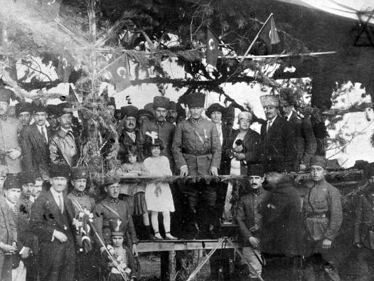 Gazi’nin hayatı tek bir eserde: Atatürk’ün bilinmeyen fotoğrafları gün yüzüne çıktı