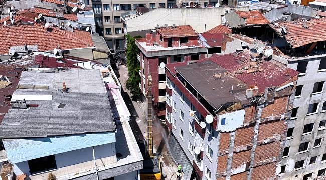 "Yarısı Bizden" kampanyasında son gün 31 Aralık: Zeytinburnu’nda eş zamanlı yıkım başladı