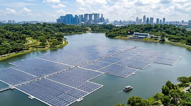 Hem içme suyu hem elektrik: Singapur'un sıra dışı "Yüzen Güneş" projesi