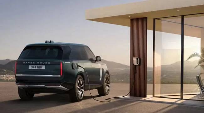 Yeni yılda yollarda: Patent rekorlu ilk elektrikli Range Rover siparişe açıldı