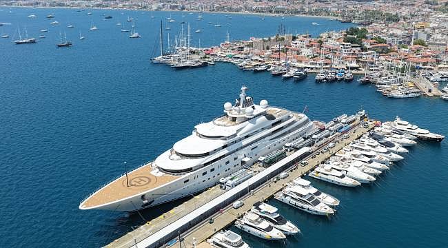 Marmaris’te dev ikmal: Süper yat 30 milyon liralık akaryakıt ve erzak alıyor