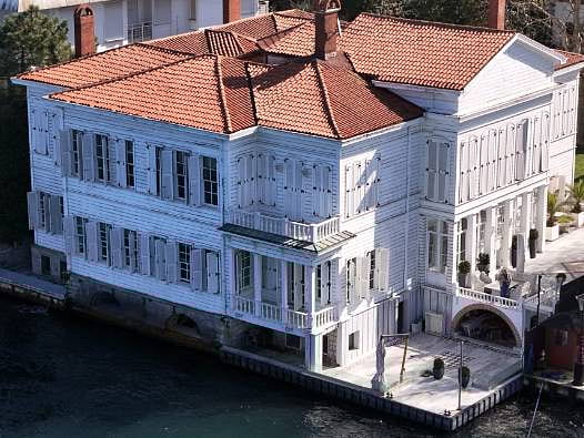 Bir döneme damga vuran diziyle hafızalara kazınmıştı: Tarihi yalının hissesi servet değerinde