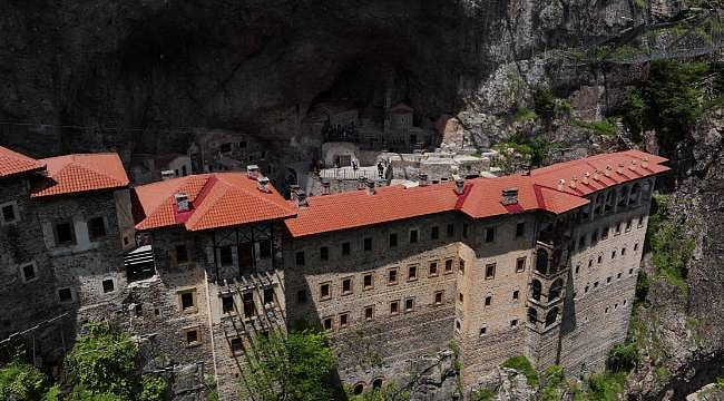 Zorlu restorasyon süreçleri bitti: Dünyanın gözü burada! UNESCO adayı Sümela Manastırı ziyaretçi rekoruna koşuyor