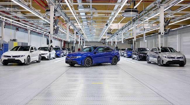 BMW’nin elektrikli dönüşümünde dev adım: Erken sipariş rekoru üretimi hızlandırdı! Yeni BMW i3 Münih’te banttan indi