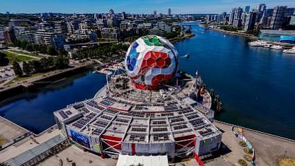 Vancouver’da Dünya Kupası modası: İkonik Science World Kubbesi dev bir maç topuna dönüştü