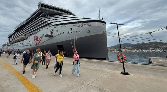 "Scarlet Lady" Bodrum’a demirledı: 2 bin 560 turist geldi