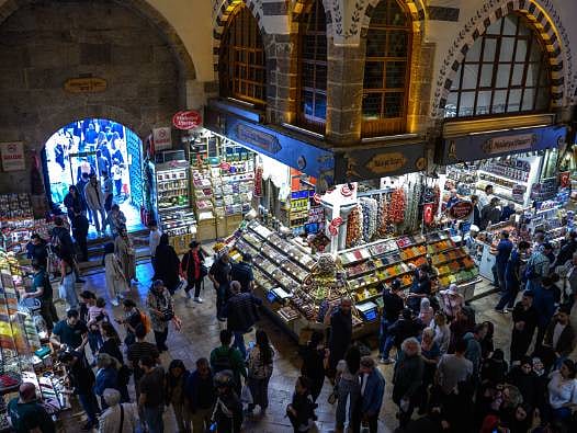 İstanbul ekonomisinin 400 yıllık kalbi: Mısır Çarşısı günde 60 bin kişiyi ağırlıyor! İşte İstanbul'un tarihi fuar alanı
