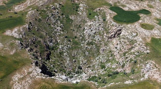 Sivas'ta peş peşe sıralanan doğa harikası: 3 obruk