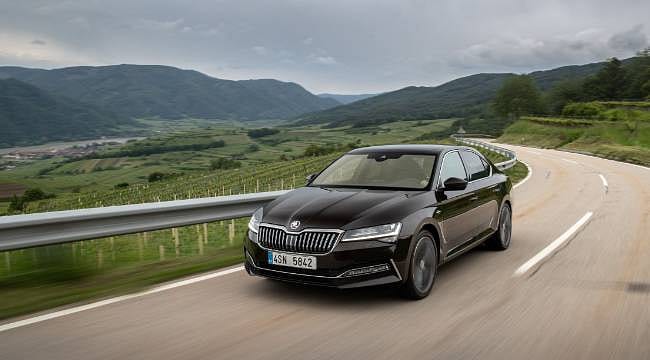 Skoda Superb dördüncü modern nesliyle yollarda yerini alıyor: İşte özellikleri