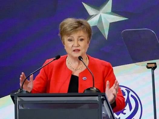 "Küresel ekonomi büyük bir belirsizlik döneminden geçiyor"