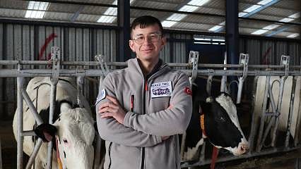 Genç girişimci hayvancılığı dijitalleştiriyor: 2 kuzuyla başladı, otonom çiftlik kuruyor