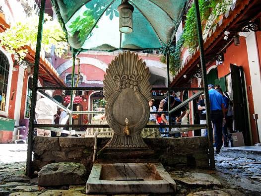 Kapalıçarşı’nın 318 yıllık mirası: Çok kültürlü ticaretin yaşayan tanığı Zincirli Han