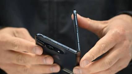 Apple katlanabilir telefon pazarına girdi: iPhone Duo Türkiye'de satışta!
