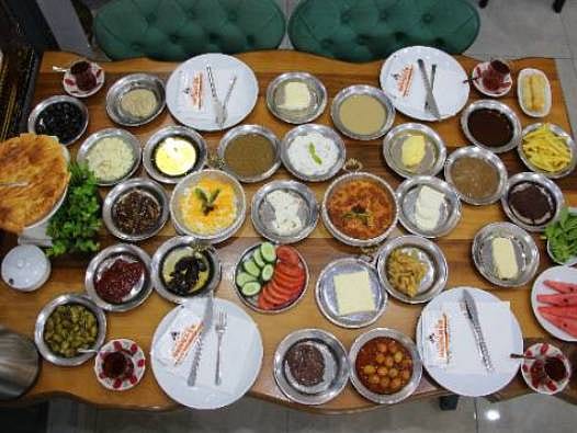 Guinness Rekorlar Kitabı'ndan dünya gündemine: Van Kahvaltısı gastronomi turizmindeki marka değerini katlıyor