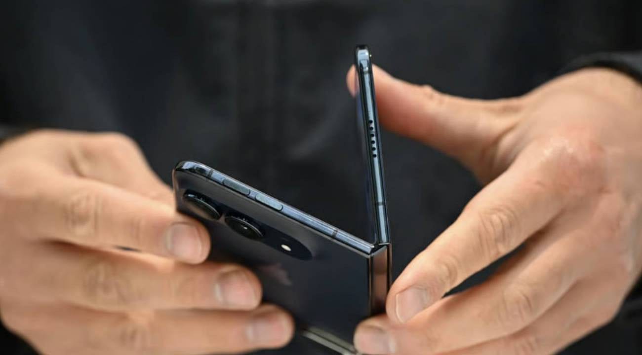 Apple katlanabilir telefon pazarına girdi: iPhone Duo Türkiye'de satışta!