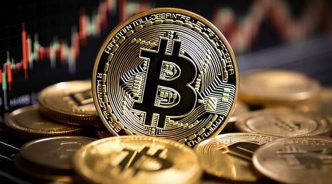 Bitcoin'de son 10 ayın en yüksek haftalık kapanışı geldi: 83 bin dolar seviyesi aşıldı! İbre yukarı mı gidecek?