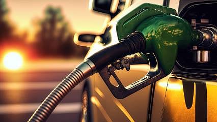 Jeopolitik riskler fiyat düşüşünü sınırlıyor: Petrolde 105 dolar seviyesinde kritik denge