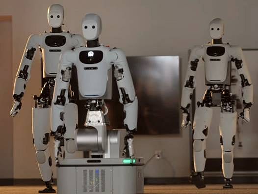 Yapay zeka sanayiye iniyor: Binlerce insansı robot 7/24 "Robot Okulu"nda eğitiliyor! Robotlar nasıl öğreniyor?
