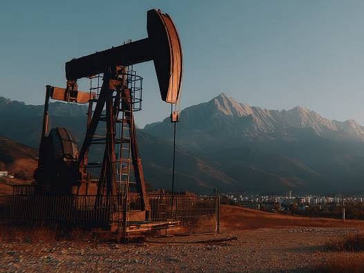 Petrol savaş öncesi seviyede: Hürmüz'de trafik başladı, fiyatlar 75 doların altına indi