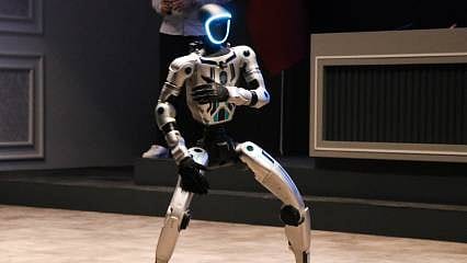 Zabıta da olacak rehber de: Beledyenin insansı robotu MEGA ile tanışın