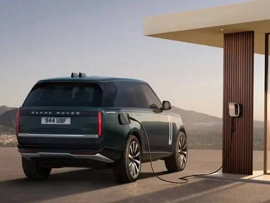 Yeni yılda yollarda: Patent rekorlu ilk elektrikli Range Rover siparişe açıldı