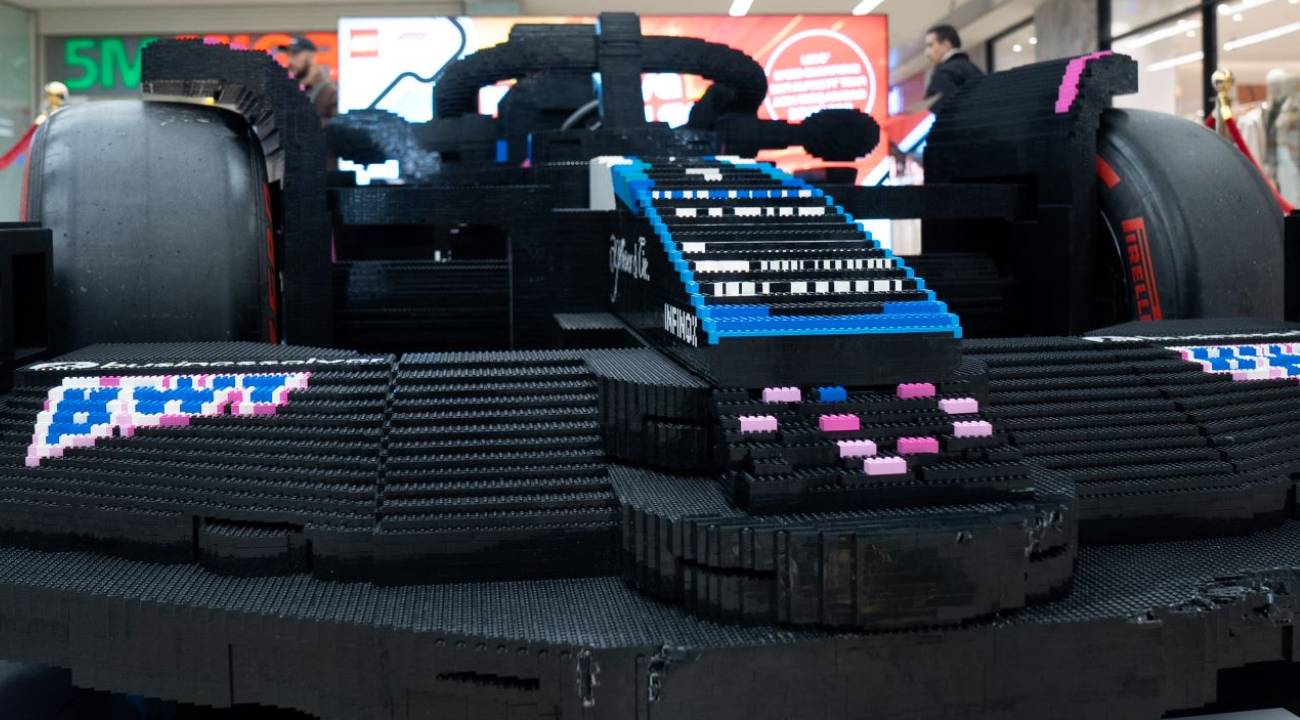 Yapımı 22 bin saat sürdü: 400 bin lego parçalı Formula 1 aracı Ankara’da