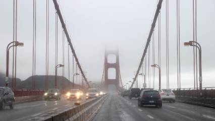 ABD'nin California eyaleti yoğun yağış altında: Araçlar güçlükle ilerliyor