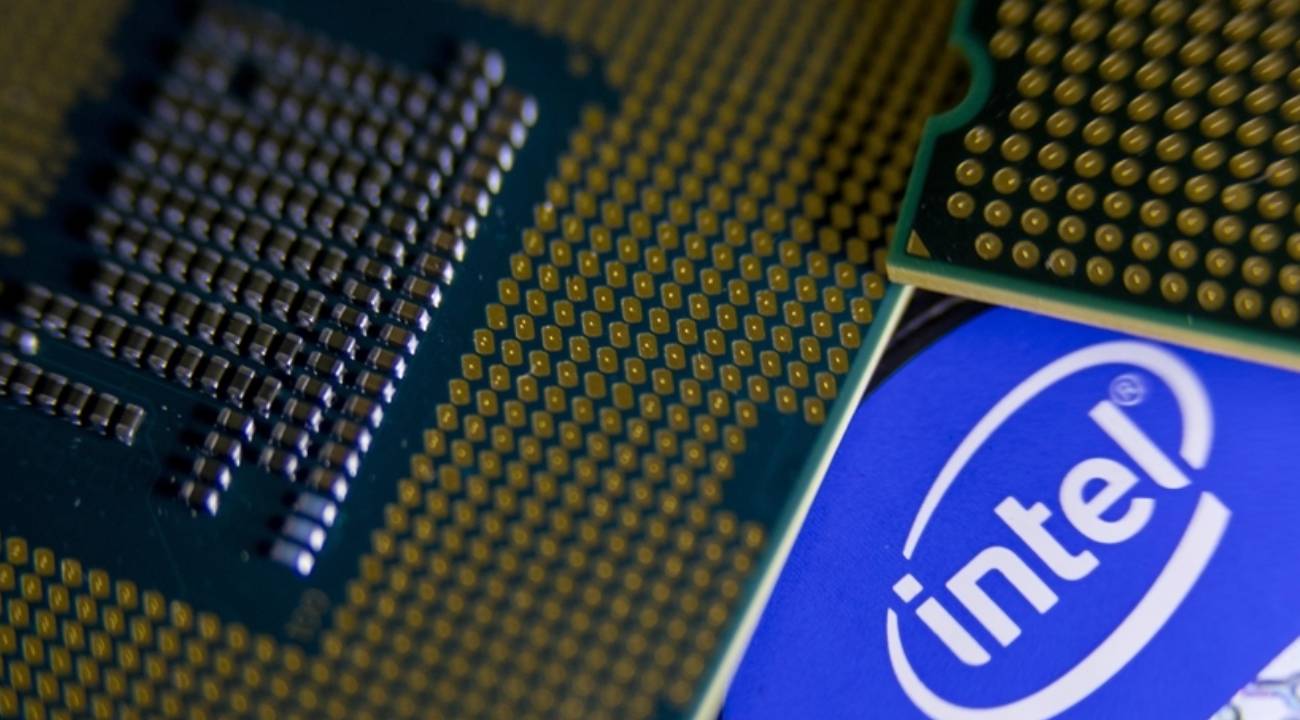 Intel üçüncü çeyrekte gelirini artırdı