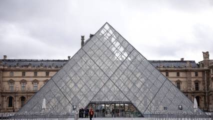 Louvre Müzesi bu kez de kapanma tehlikesiyle gündemde