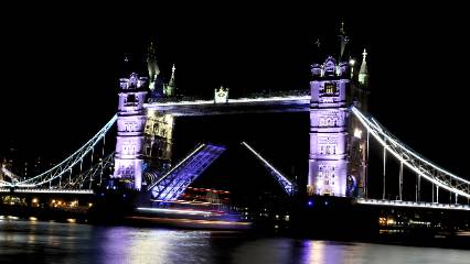 İngiltere ekonomisi yılın üçüncü çeyreğinde sınırlı büyüdü